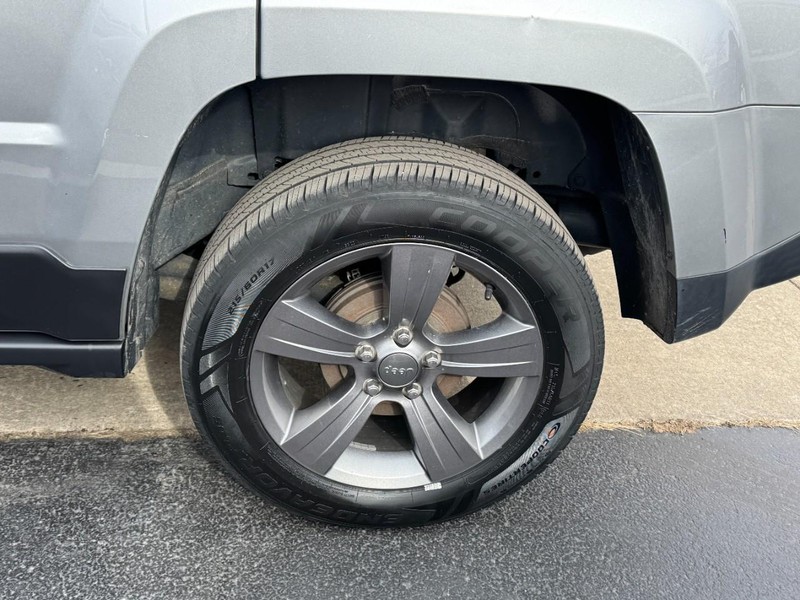 Jeep Patriot Vehicle Full-screen Gallery Image 07