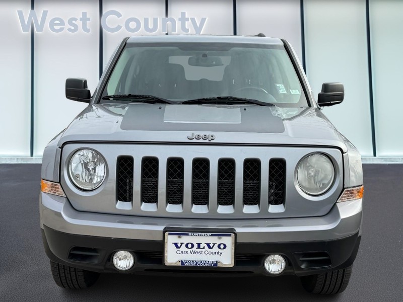 Jeep Patriot Vehicle Full-screen Gallery Image 09