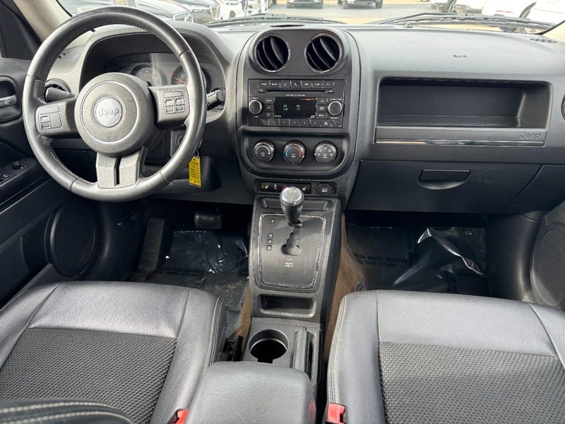 Jeep Patriot Vehicle Full-screen Gallery Image 11