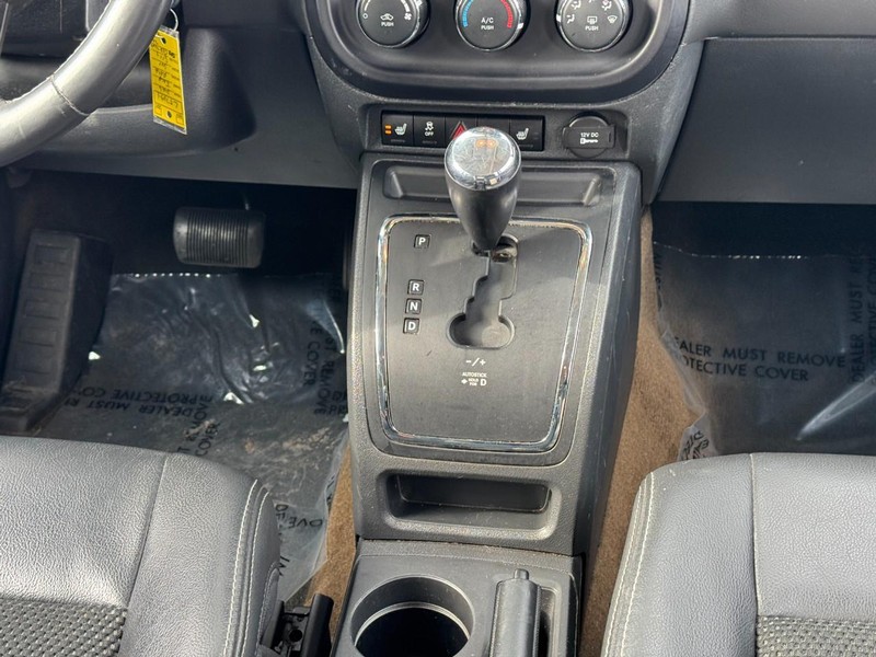 Jeep Patriot Vehicle Full-screen Gallery Image 14