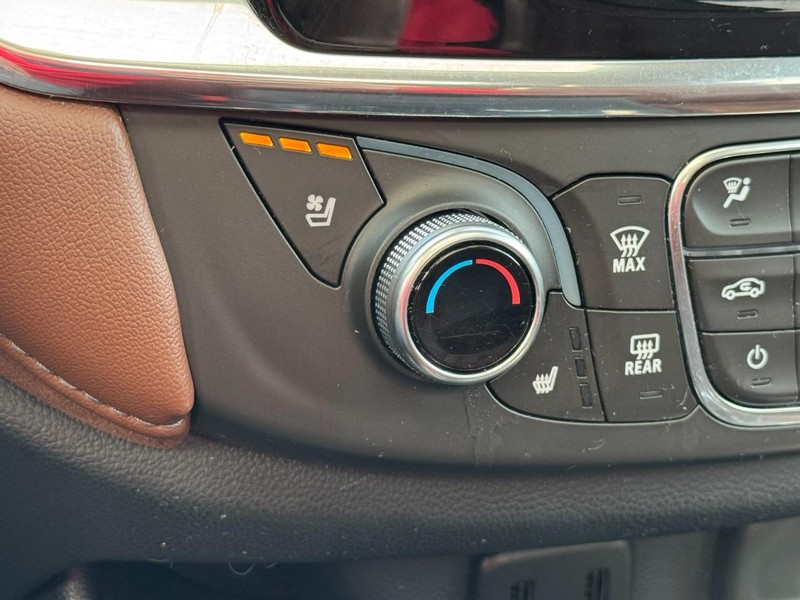 Chevrolet Traverse Vehicle Full-screen Gallery Image 21