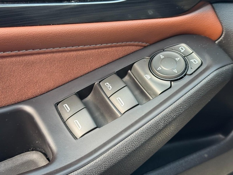 Chevrolet Traverse Vehicle Full-screen Gallery Image 24