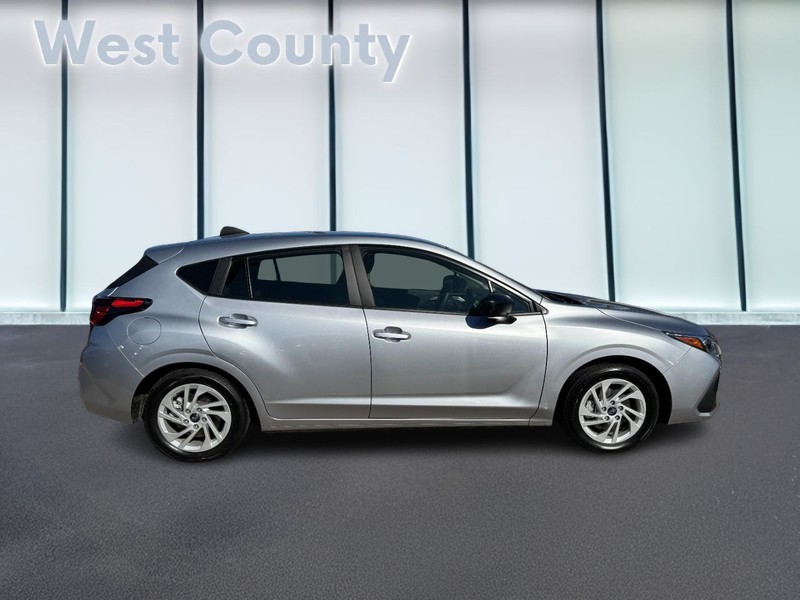 Subaru Impreza Vehicle Full-screen Gallery Image 02