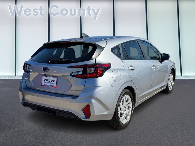 Subaru Impreza Vehicle Full-screen Gallery Image 03