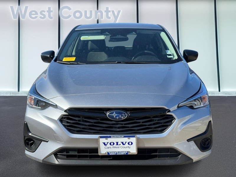 Subaru Impreza Vehicle Full-screen Gallery Image 09