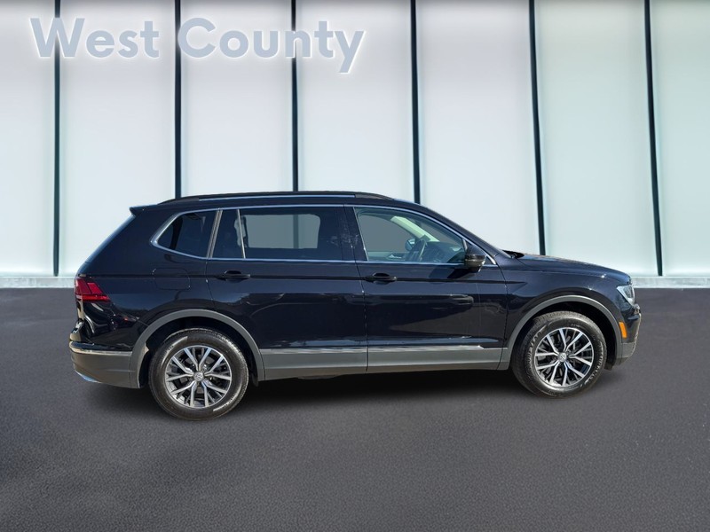 Volkswagen Tiguan Vehicle Full-screen Gallery Image 02