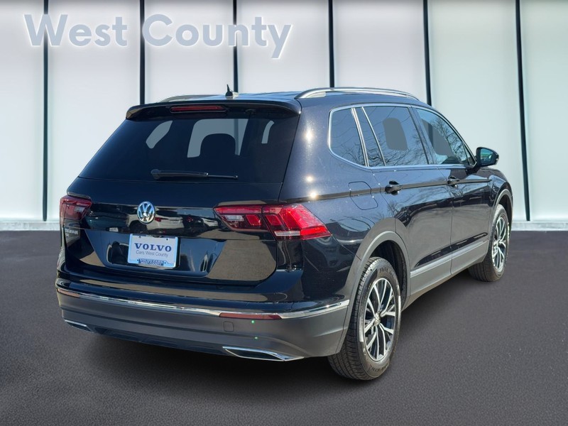 Volkswagen Tiguan Vehicle Full-screen Gallery Image 03