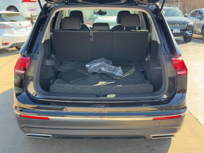 Volkswagen Tiguan Vehicle Full-screen Gallery Image 04