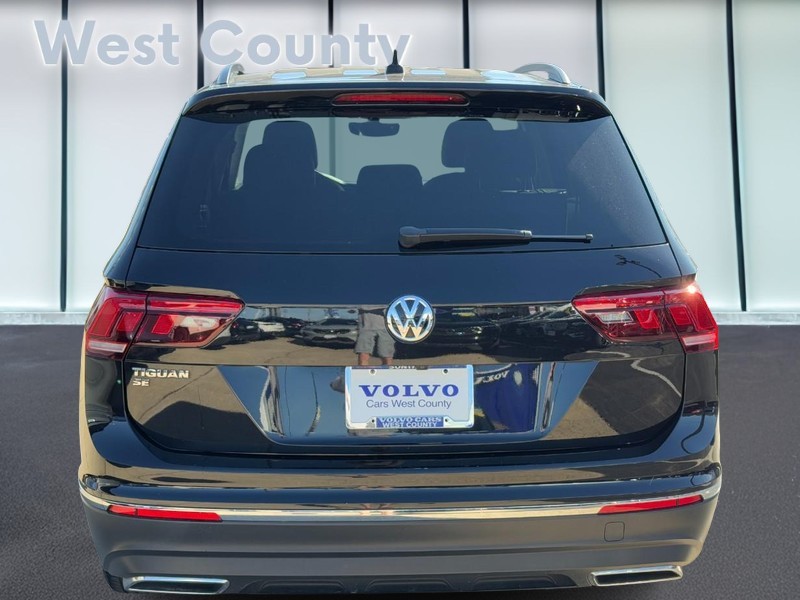 Volkswagen Tiguan Vehicle Full-screen Gallery Image 05