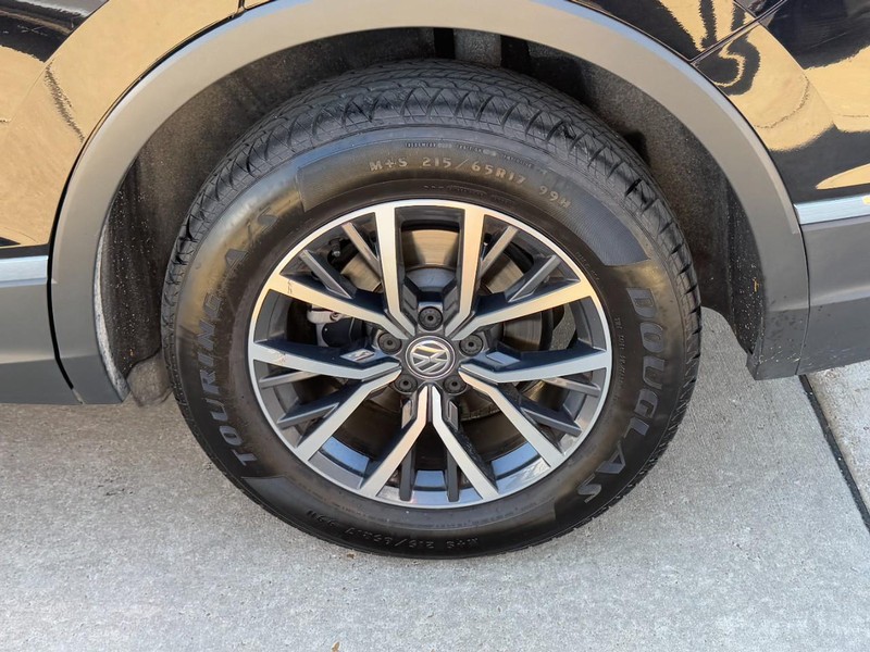 Volkswagen Tiguan Vehicle Full-screen Gallery Image 07