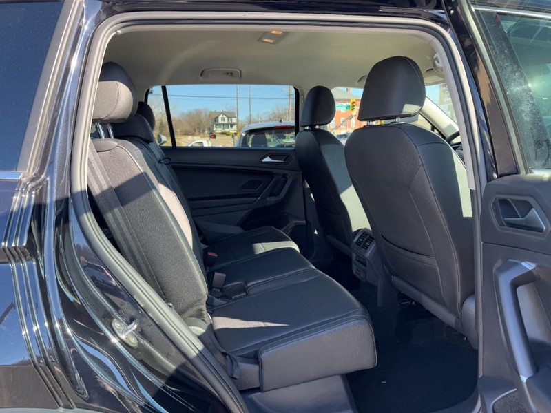 Volkswagen Tiguan Vehicle Full-screen Gallery Image 10