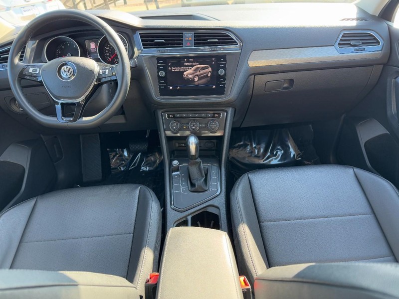 Volkswagen Tiguan Vehicle Full-screen Gallery Image 11