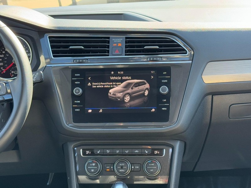 Volkswagen Tiguan Vehicle Full-screen Gallery Image 13