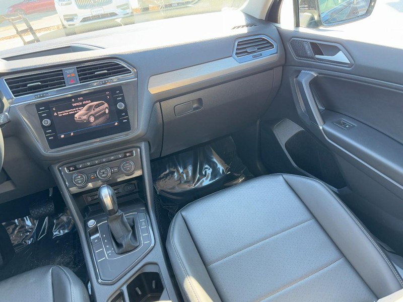 Volkswagen Tiguan Vehicle Full-screen Gallery Image 15