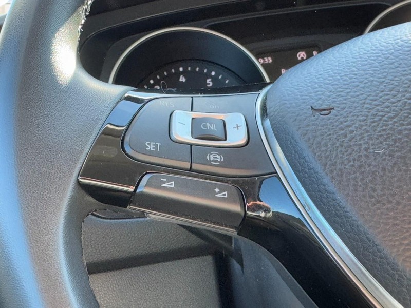 Volkswagen Tiguan Vehicle Full-screen Gallery Image 16