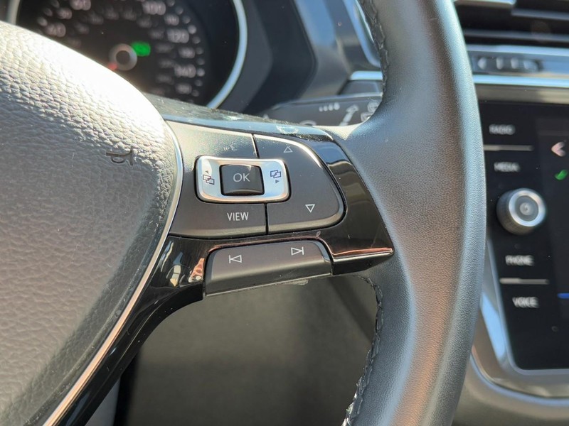 Volkswagen Tiguan Vehicle Full-screen Gallery Image 17