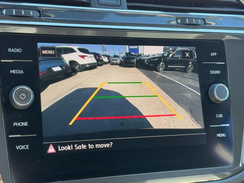 Volkswagen Tiguan Vehicle Full-screen Gallery Image 20