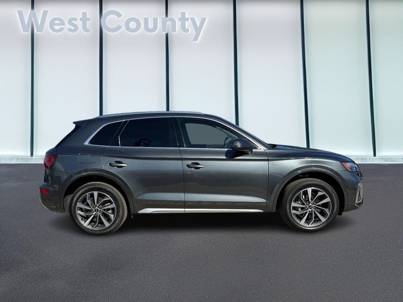 Audi Q5 Vehicle Full-screen Gallery Image 02