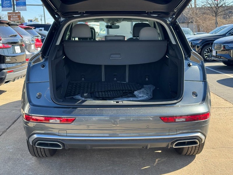 Audi Q5 Vehicle Full-screen Gallery Image 04