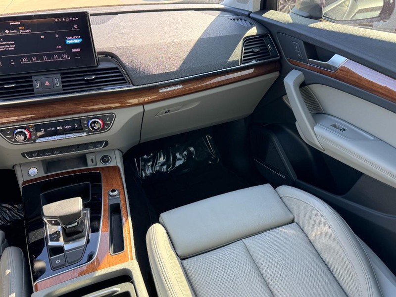 Audi Q5 Vehicle Full-screen Gallery Image 14