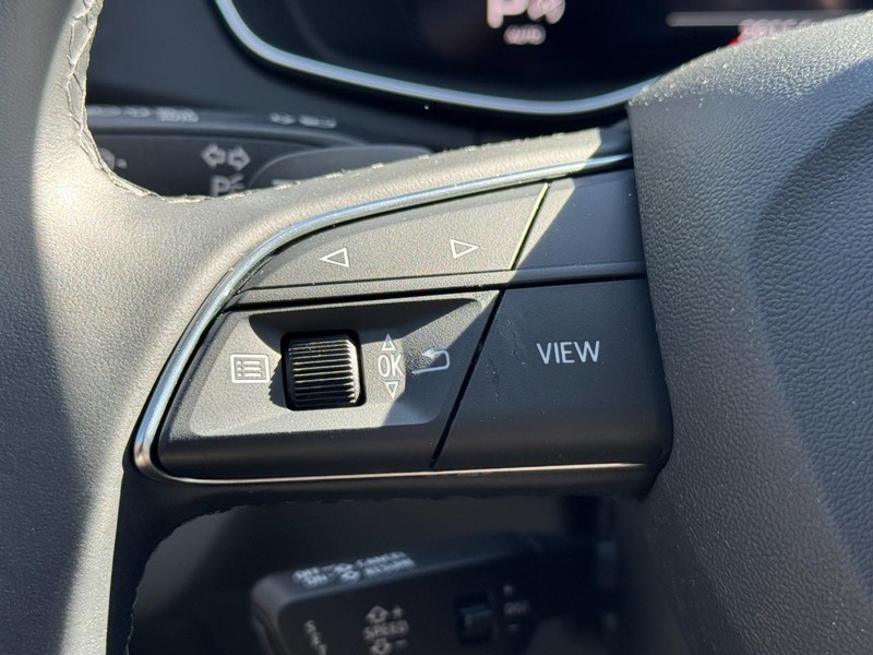 Audi Q5 Vehicle Full-screen Gallery Image 16