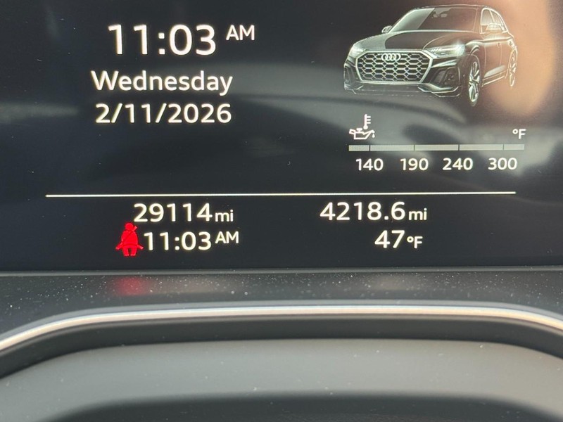 Audi Q5 Vehicle Full-screen Gallery Image 18