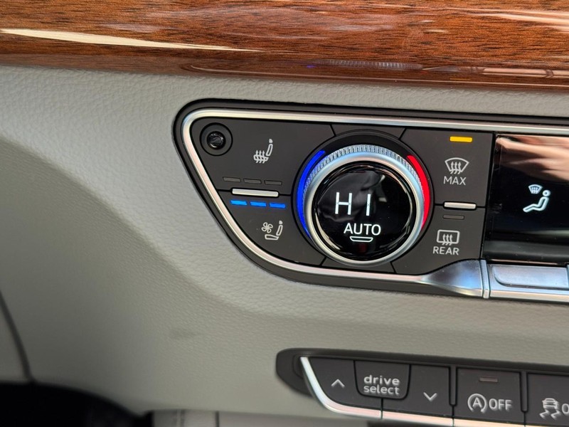 Audi Q5 Vehicle Full-screen Gallery Image 19