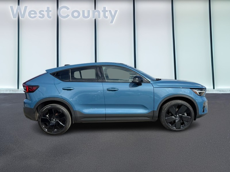 Volvo C40 Recharge Pure Electric Vehicle Full-screen Gallery Image 02