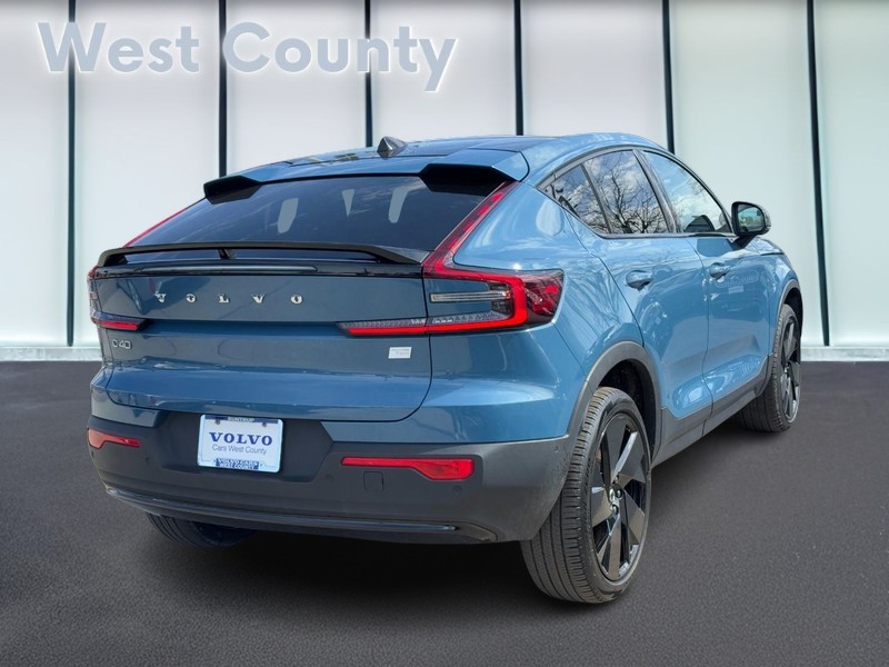 Volvo C40 Recharge Pure Electric Vehicle Full-screen Gallery Image 03