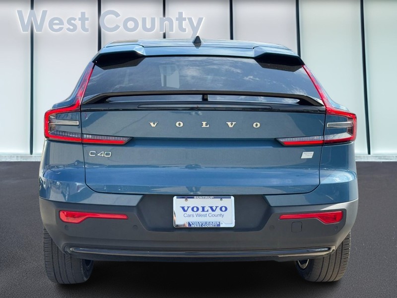 Volvo C40 Recharge Pure Electric Vehicle Full-screen Gallery Image 05