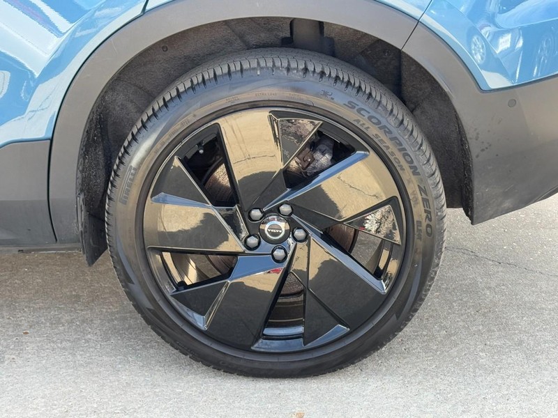 Volvo C40 Recharge Pure Electric Vehicle Full-screen Gallery Image 07