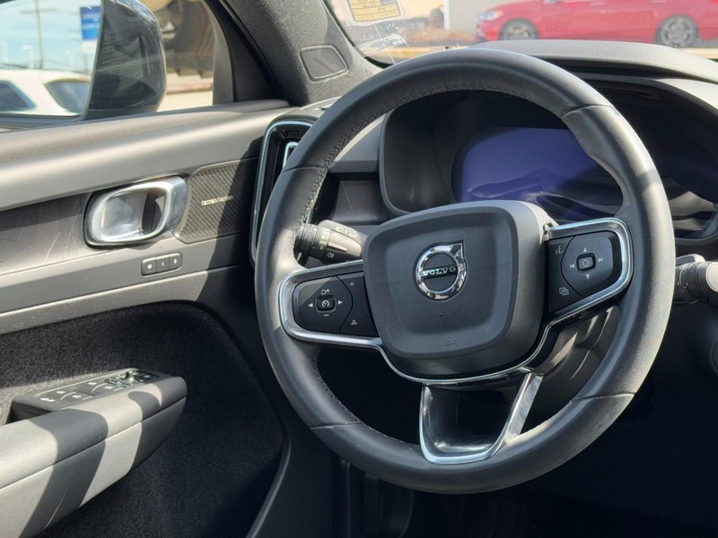 Volvo C40 Recharge Pure Electric Vehicle Full-screen Gallery Image 12