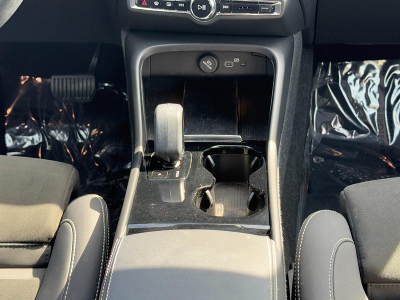 Volvo C40 Recharge Pure Electric Vehicle Full-screen Gallery Image 14