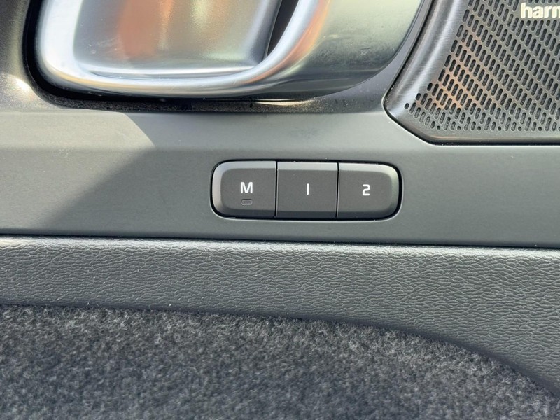 Volvo C40 Recharge Pure Electric Vehicle Full-screen Gallery Image 16