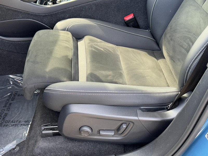 Volvo C40 Recharge Pure Electric Vehicle Full-screen Gallery Image 23