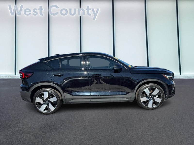 Volvo C40 Recharge Pure Electric Vehicle Full-screen Gallery Image 02