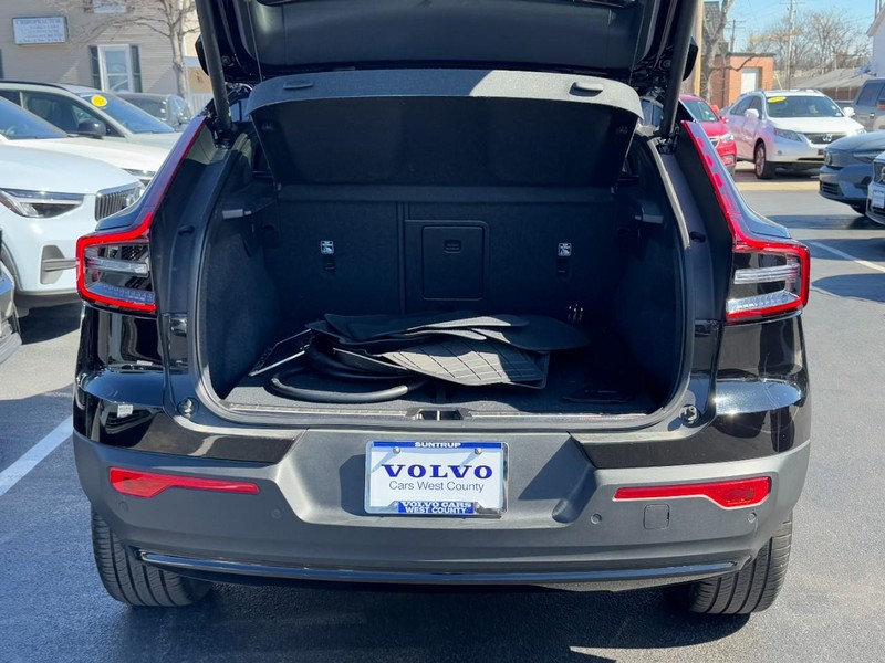 Volvo C40 Recharge Pure Electric Vehicle Full-screen Gallery Image 04