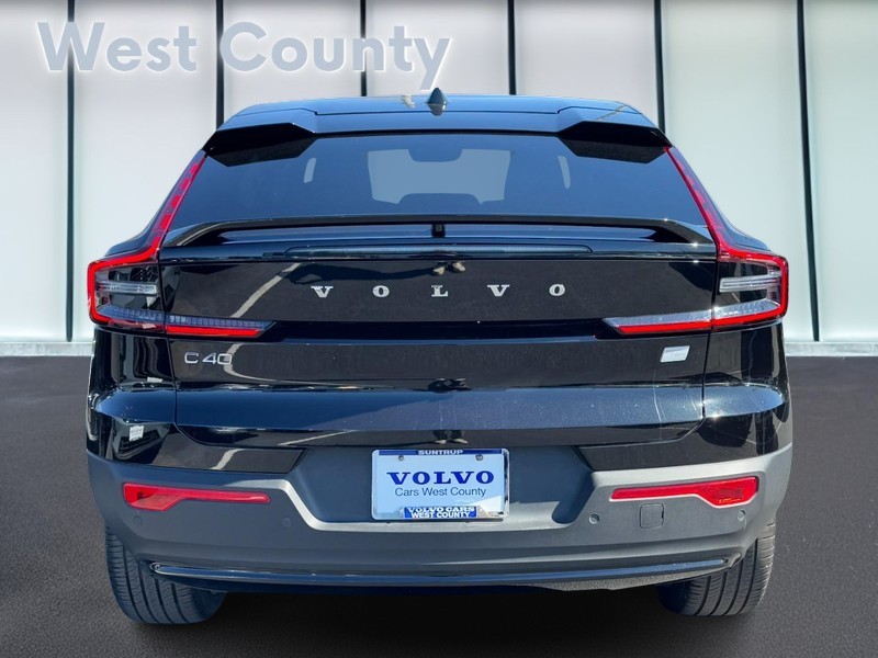 Volvo C40 Recharge Pure Electric Vehicle Full-screen Gallery Image 05