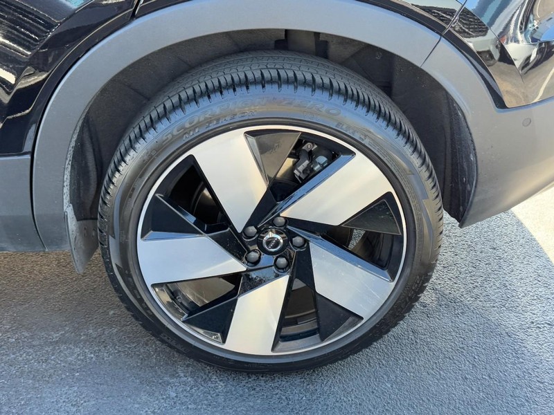 Volvo C40 Recharge Pure Electric Vehicle Full-screen Gallery Image 07