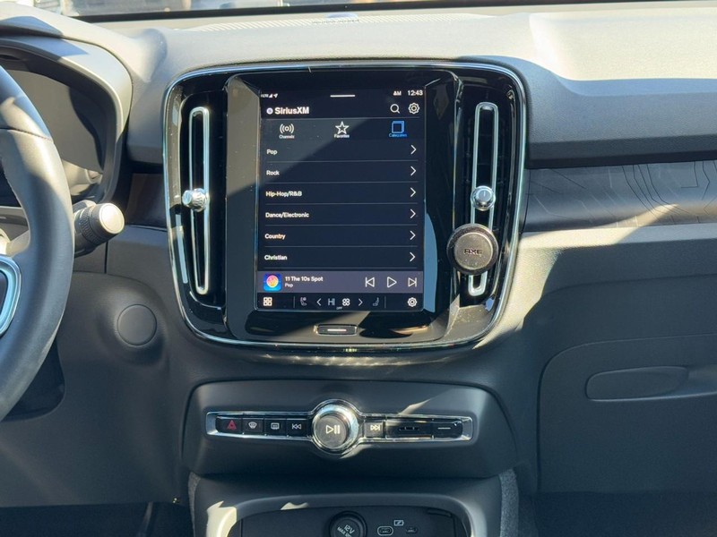 Volvo C40 Recharge Pure Electric Vehicle Full-screen Gallery Image 13