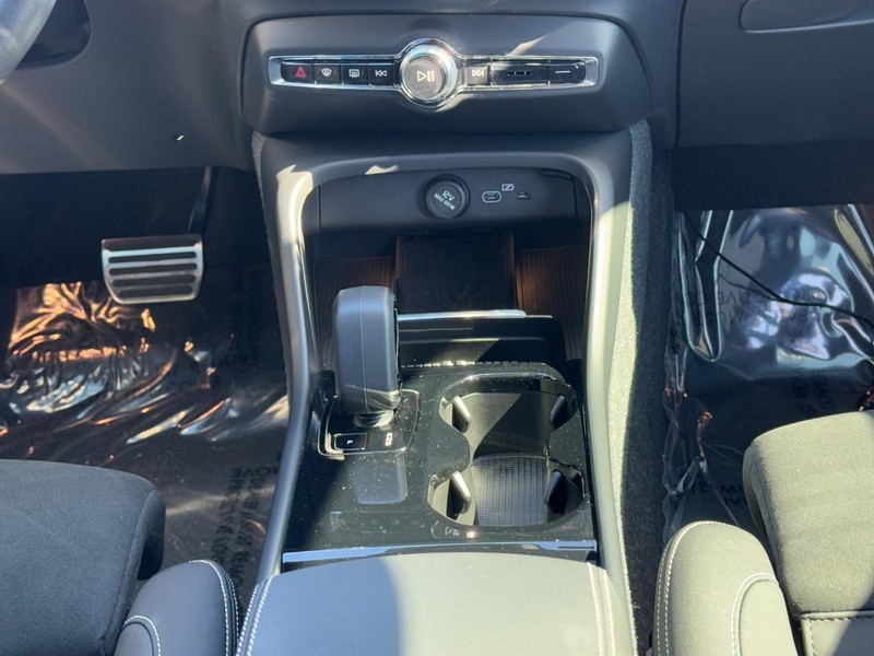 Volvo C40 Recharge Pure Electric Vehicle Full-screen Gallery Image 14