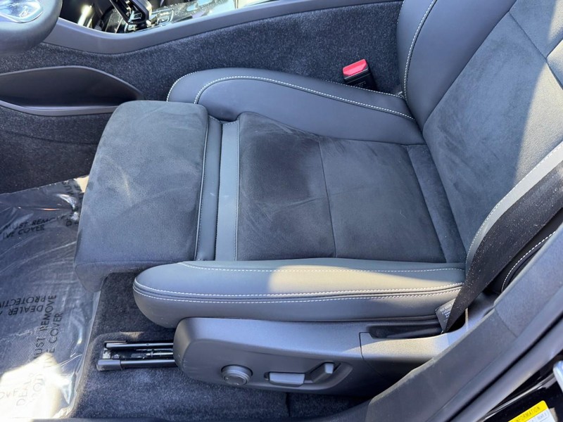 Volvo C40 Recharge Pure Electric Vehicle Full-screen Gallery Image 24