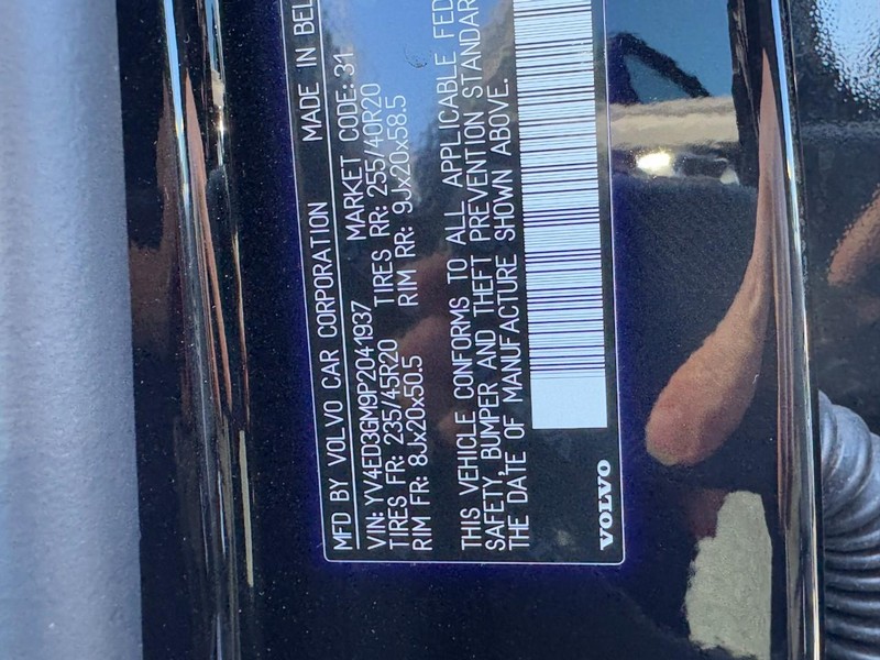 Volvo C40 Recharge Pure Electric Vehicle Full-screen Gallery Image 25