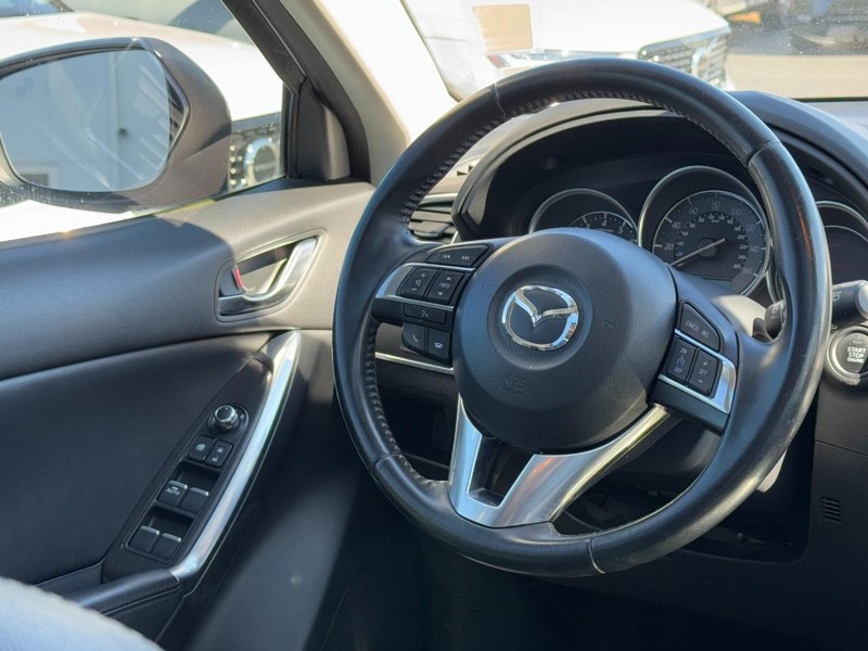 Mazda CX-5 Vehicle Full-screen Gallery Image 12