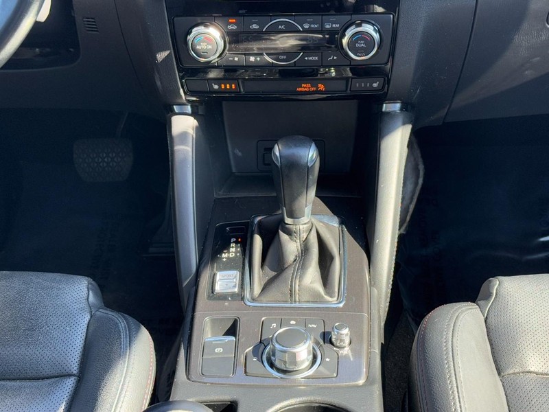 Mazda CX-5 Vehicle Full-screen Gallery Image 14