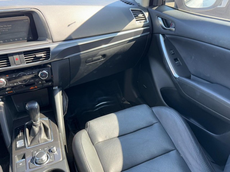 Mazda CX-5 Vehicle Full-screen Gallery Image 15