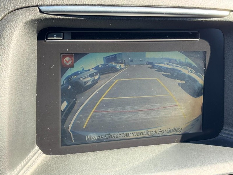 Mazda CX-5 Vehicle Full-screen Gallery Image 20