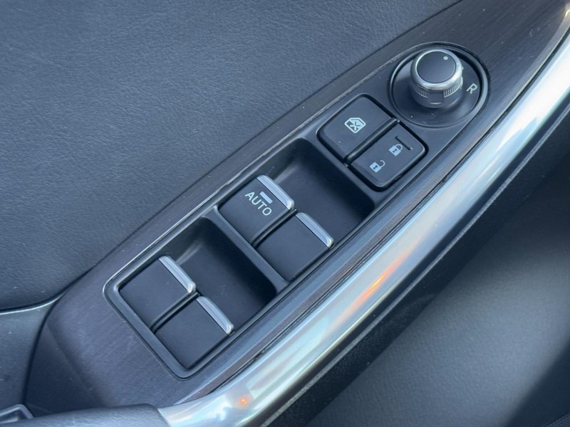 Mazda CX-5 Vehicle Full-screen Gallery Image 21