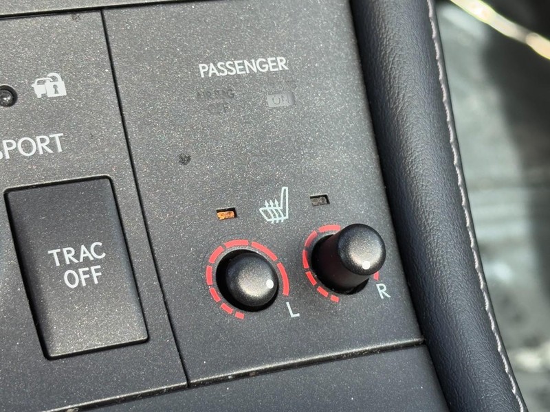 Lexus CT 200h Vehicle Full-screen Gallery Image 19