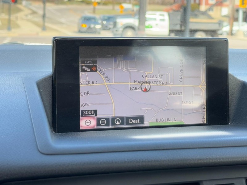 Lexus CT 200h Vehicle Full-screen Gallery Image 20